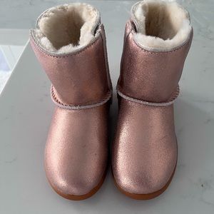 Rose gold glitter boots UGG, NWT size 10 Toddler. Perfect condition, never worn.